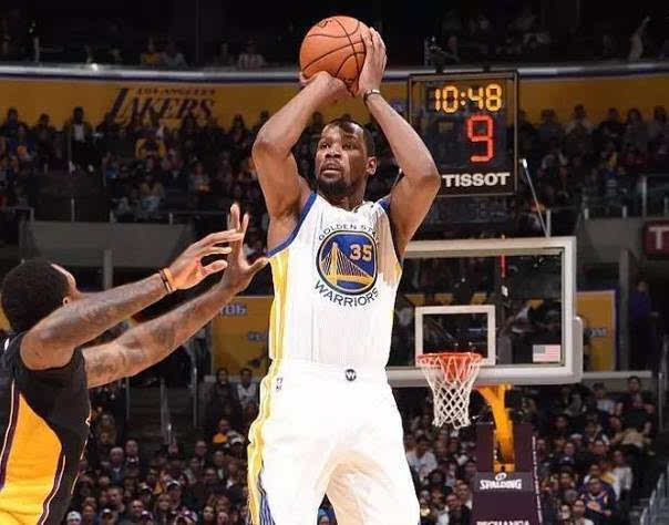 是他在球场 是他在球场