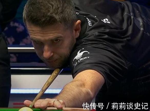 通过结合他 通过结合他